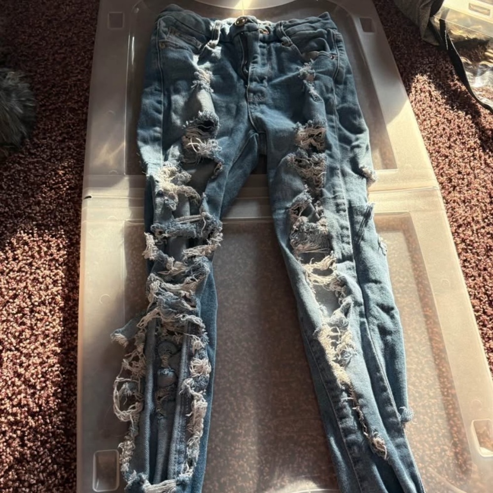 women’s distressed jeans